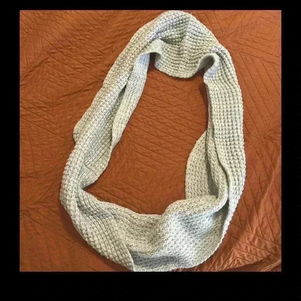 Women’s light grey, universal scarf